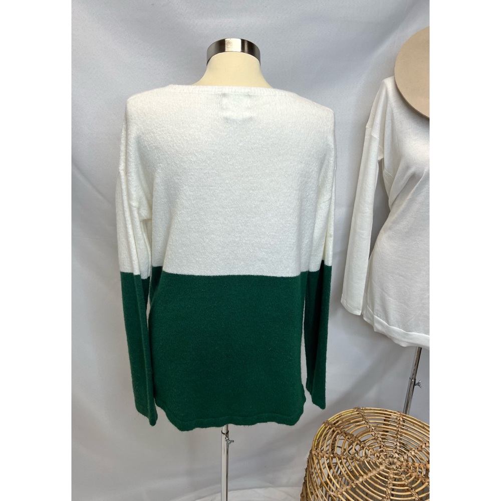 Style Rack White & Green Sweater - Picture 2 of 3